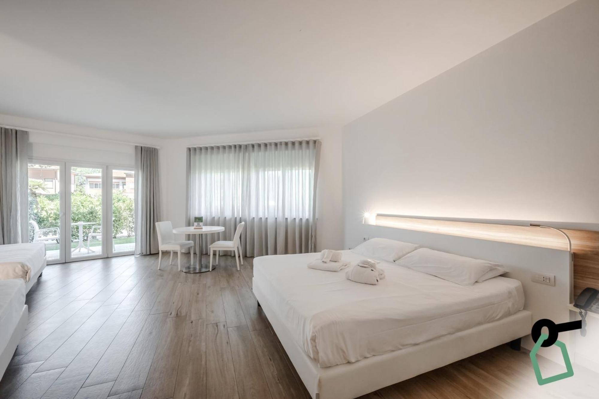 Hotiday Room Collection - Tirrenia Exterior photo