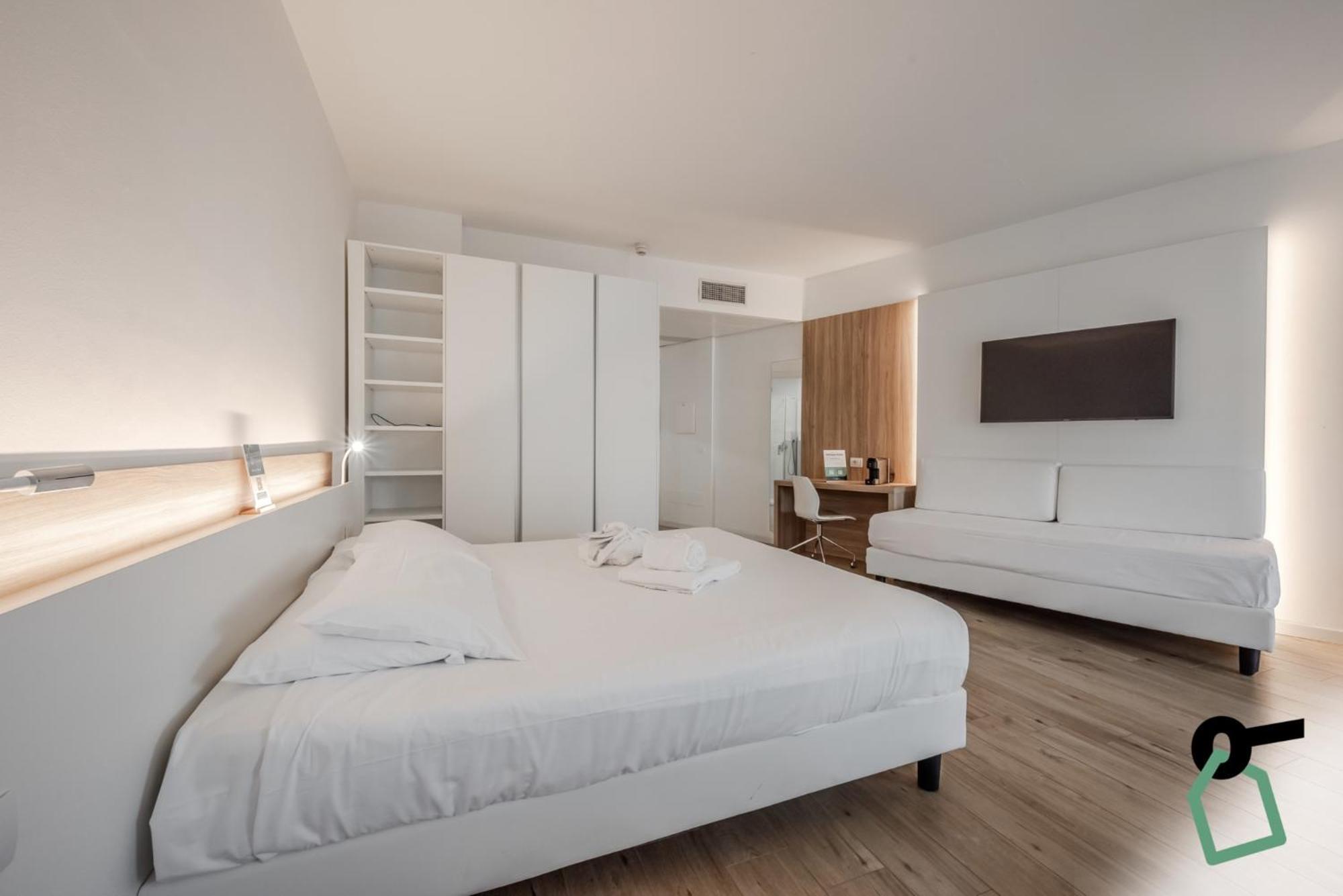 Hotiday Room Collection - Tirrenia Exterior photo